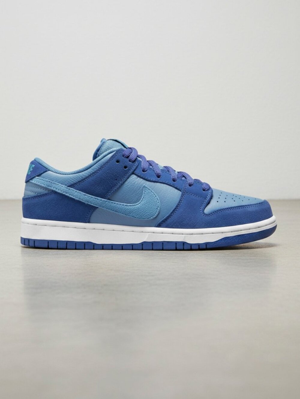 Size 9M - Nike SB Dunk Low Pro Blue Raspberry (DM0807-400)